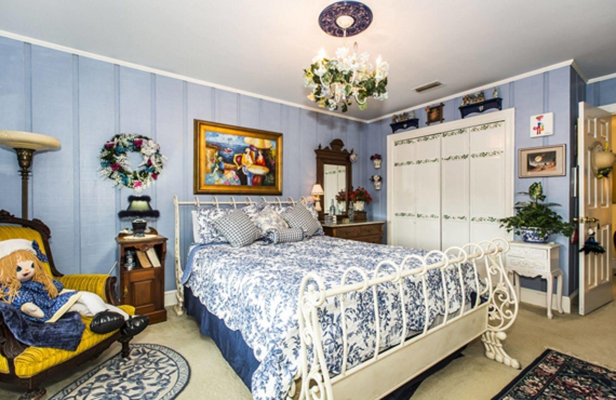 Matthews Manor Bed & Breakfast Bagian luar foto