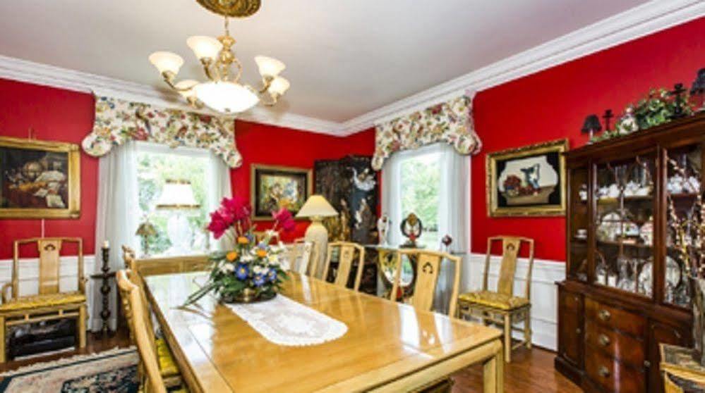 Matthews Manor Bed & Breakfast Bagian luar foto
