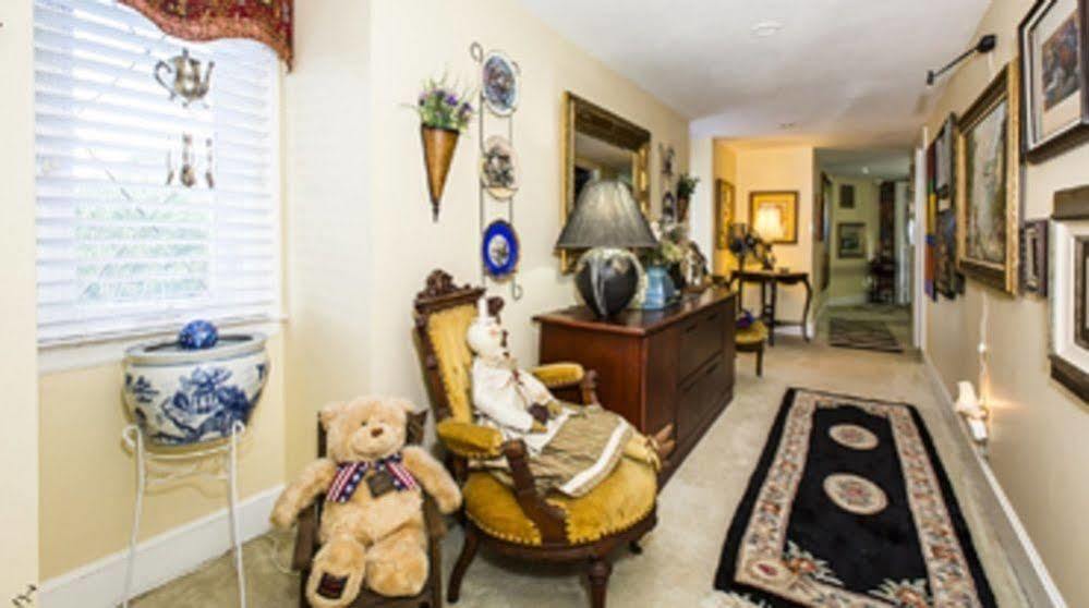 Matthews Manor Bed & Breakfast Bagian luar foto