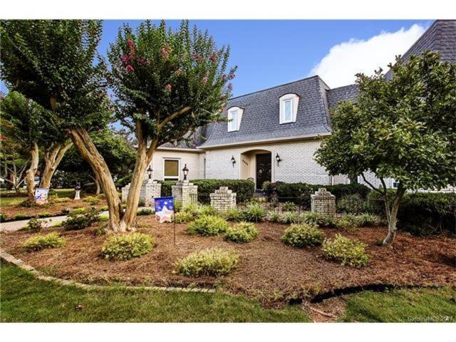Matthews Manor Bed & Breakfast Bagian luar foto