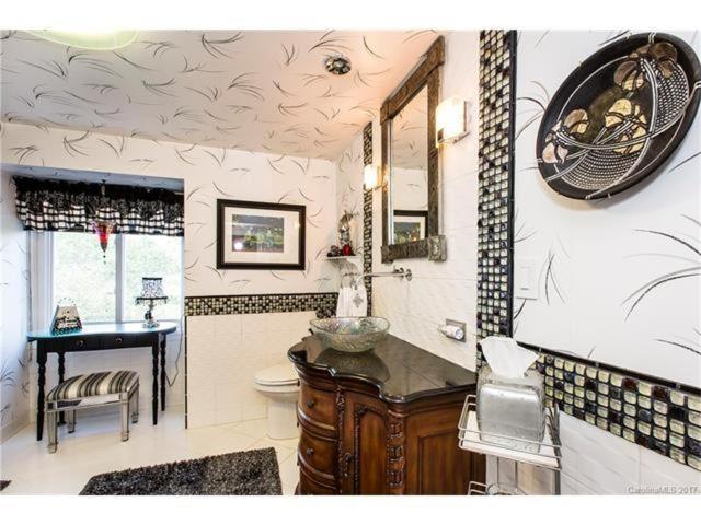 Matthews Manor Bed & Breakfast Bagian luar foto