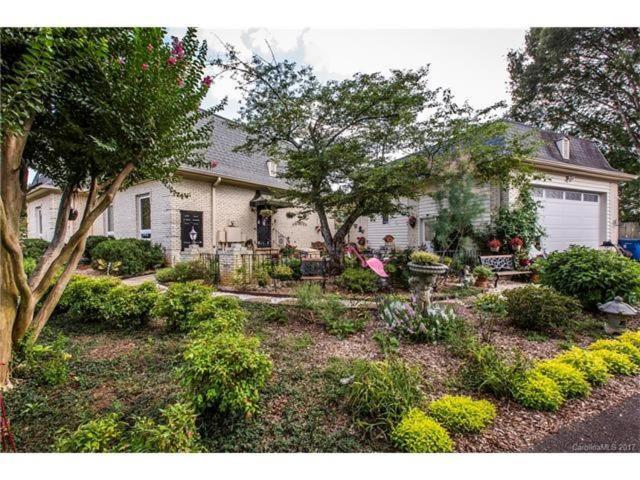 Matthews Manor Bed & Breakfast Bagian luar foto